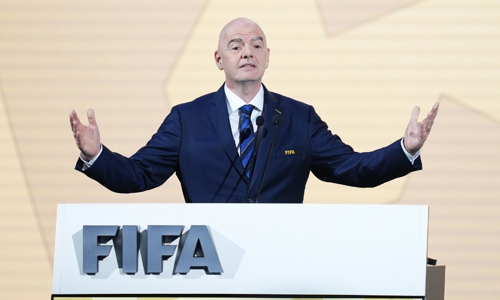 罗本用一个